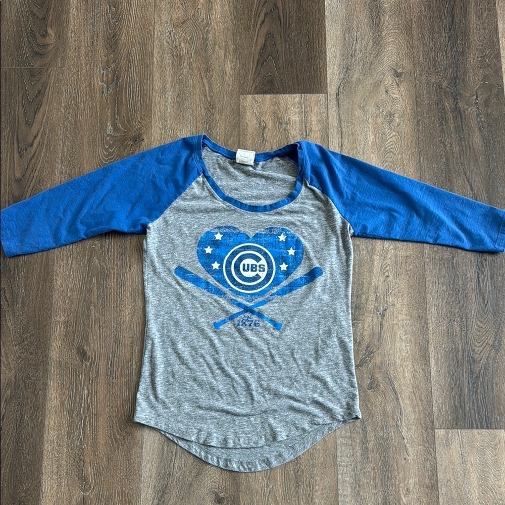 Chicago Cubs blue and grey shirt Women’s size medium 3/4 sleeves